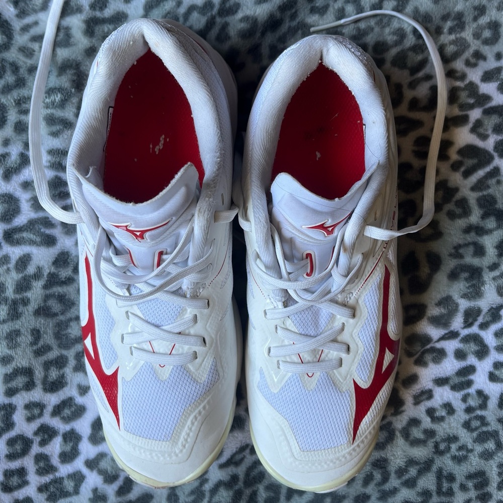 Mizuno Women's Wave Lightning Z6 Volleyball Shoes